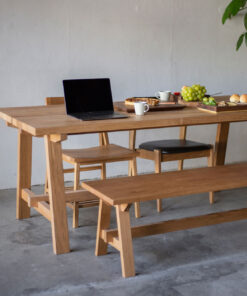 Bộ bàn ăn gỗ tự nhiên phong cách Nhật Bản – Tối giản nhưng đầy tinh tế